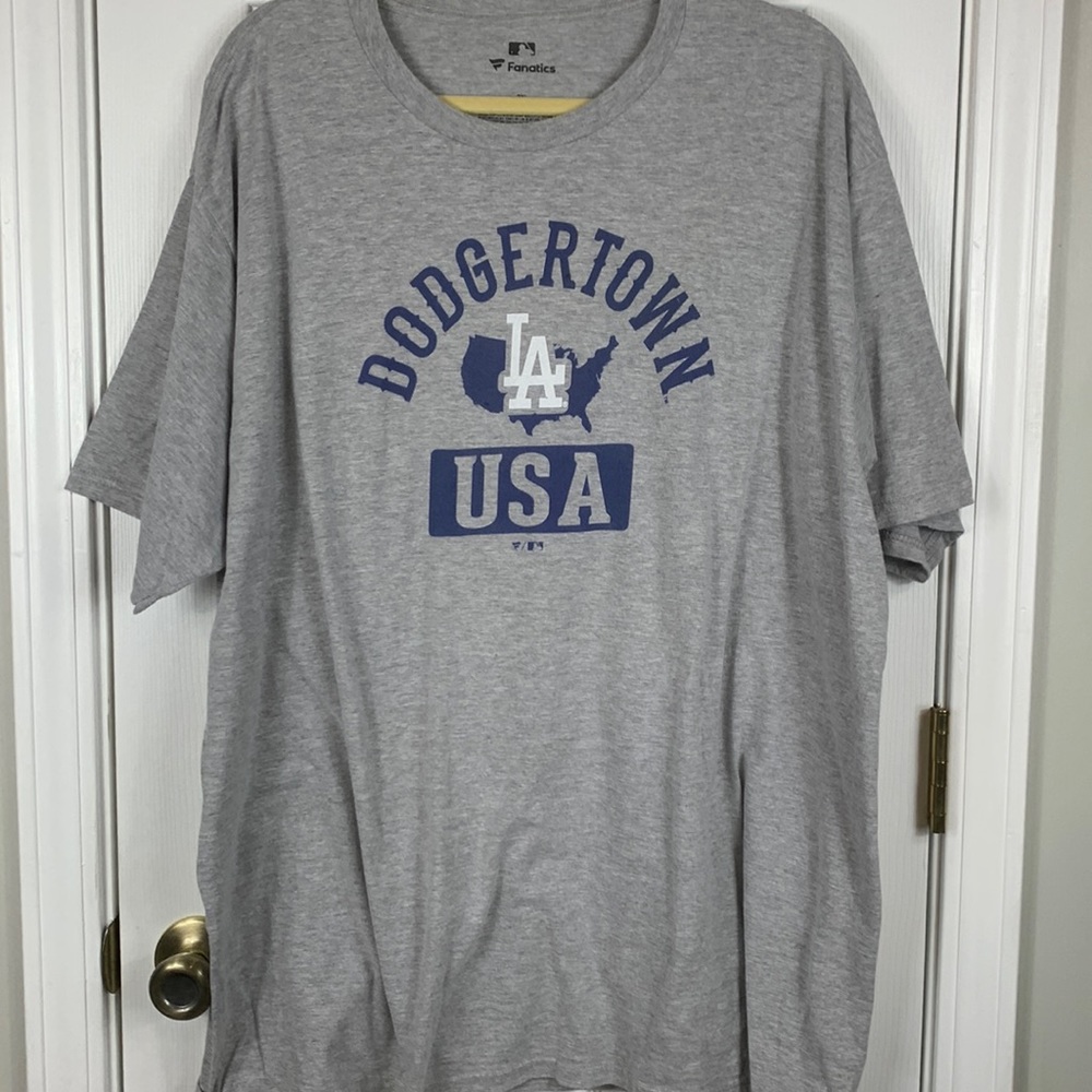 Fanatics heather grey short sleeved tee shirt 3XL. Dodgertown USA